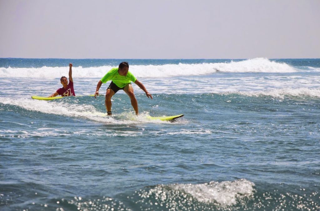 Surf Lessons - WaGaLiGong Dulan Surf & SUP House & Bar 哇軋力共都蘭衝浪/立槳/酒吧 Taiwan Taitung Dulan