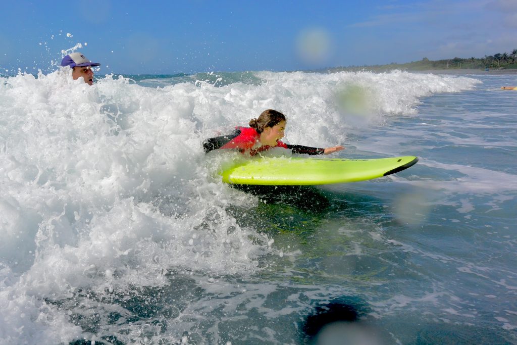 Surf Lessons - WaGaLiGong Dulan Surf & SUP House & Bar 哇軋力共都蘭衝浪/立槳/酒吧 Taiwan Taitung Dulan