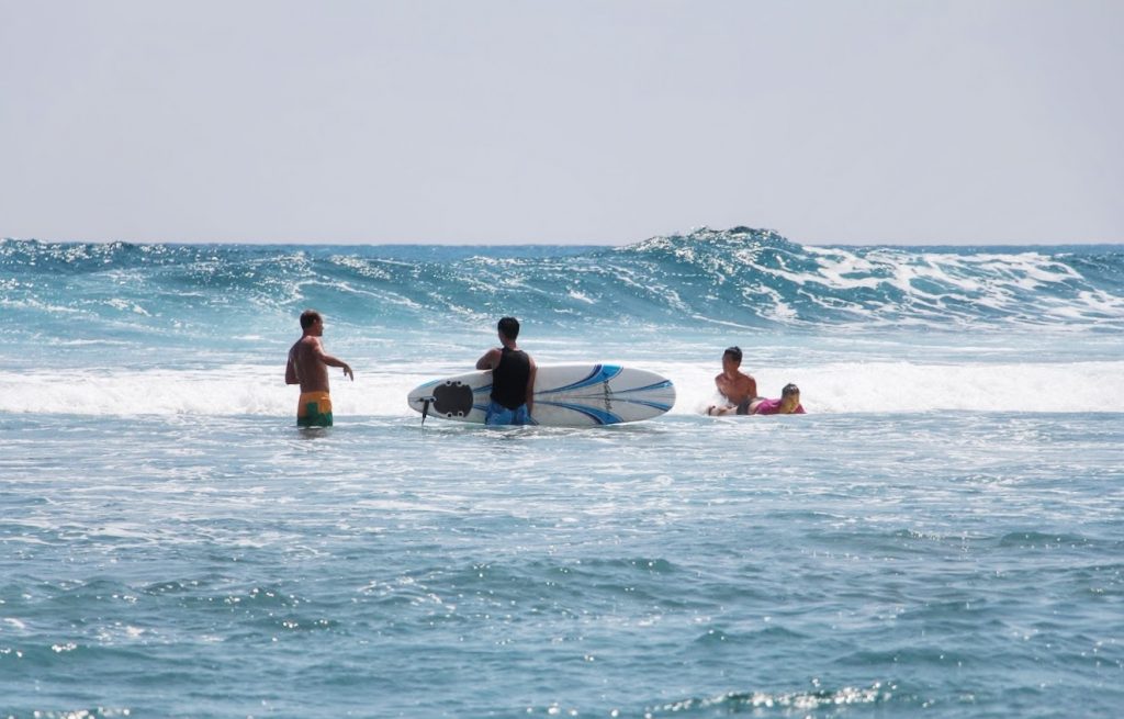 Surf Lessons - WaGaLiGong Dulan Surf & SUP House & Bar 哇軋力共都蘭衝浪/立槳/酒吧 Taiwan Taitung Dulan