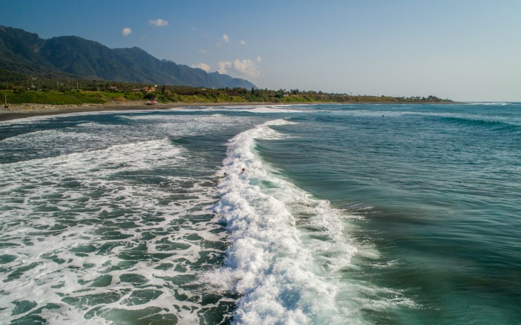 Dulan Beach facing north - WaGaLiGong Dulan Surf & SUP House & Bar 哇軋力共都蘭衝浪/立槳/酒吧 Taiwan Taitung Dulan