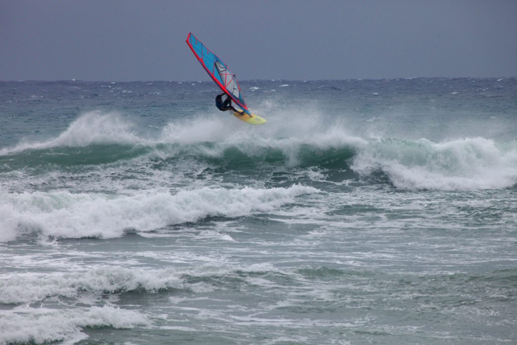 Windsurf Taiwan Dulan - WaGaLiGong Dulan Surf & SUP House & Bar 哇軋力共都蘭衝浪/立槳/酒吧 Taiwan Taitung Dulan