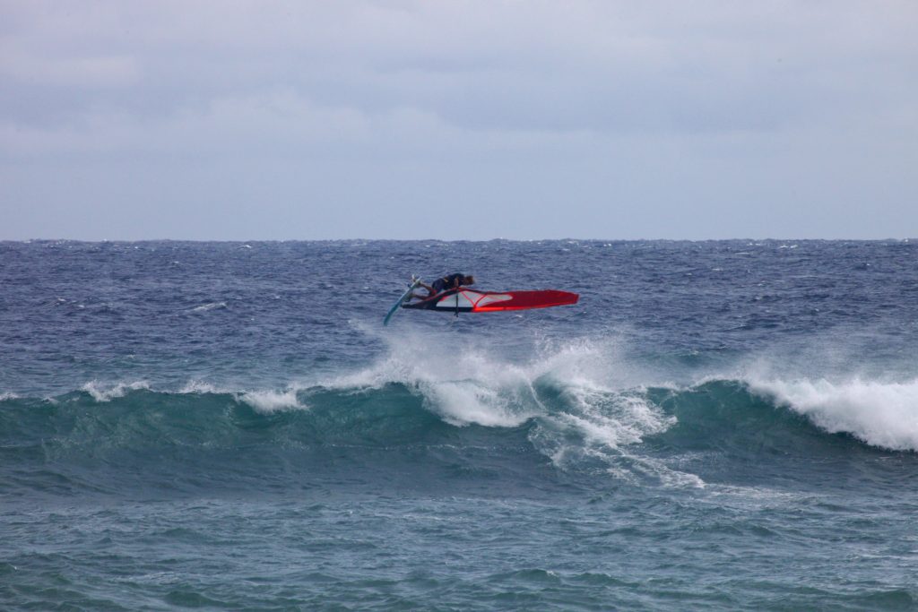 Windsurf Taiwan Dulan - WaGaLiGong Dulan Surf & SUP House & Bar 哇軋力共都蘭衝浪/立槳/酒吧 Taiwan Taitung Dulan