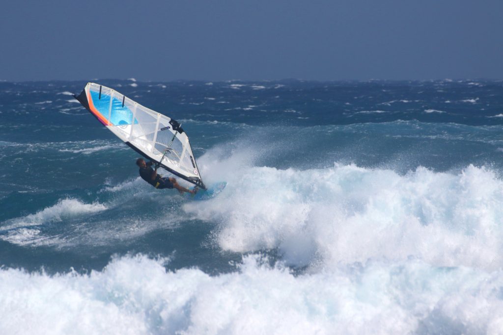 Windsurf Taiwan Dulan - WaGaLiGong Dulan Surf & SUP House & Bar 哇軋力共都蘭衝浪/立槳/酒吧 Taiwan Taitung Dulan