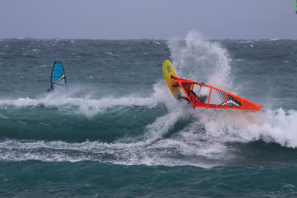 Windsurf Taiwan Dulan - WaGaLiGong Dulan Surf & SUP House & Bar 哇軋力共都蘭衝浪/立槳/酒吧 Taiwan Taitung Dulan