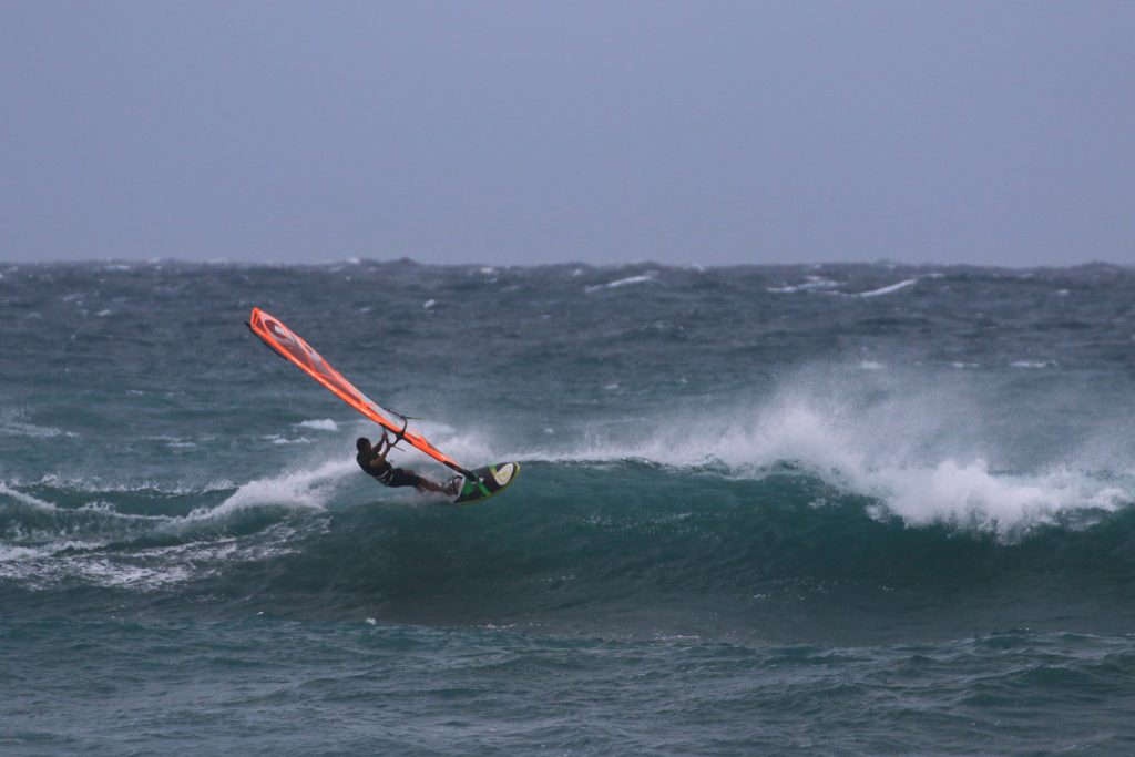 Windsurf Taiwan Dulan - WaGaLiGong Dulan Surf & SUP House & Bar 哇軋力共都蘭衝浪/立槳/酒吧 Taiwan Taitung Dulan