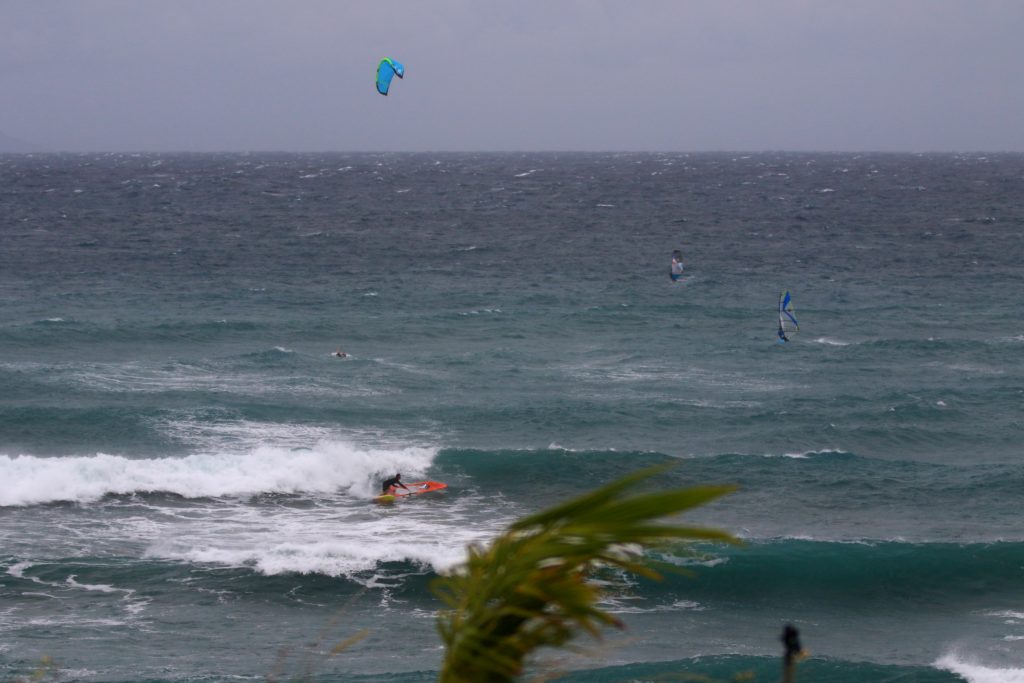 Windsurf Taiwan Dulan - WaGaLiGong Dulan Surf & SUP House & Bar 哇軋力共都蘭衝浪/立槳/酒吧 Taiwan Taitung Dulan