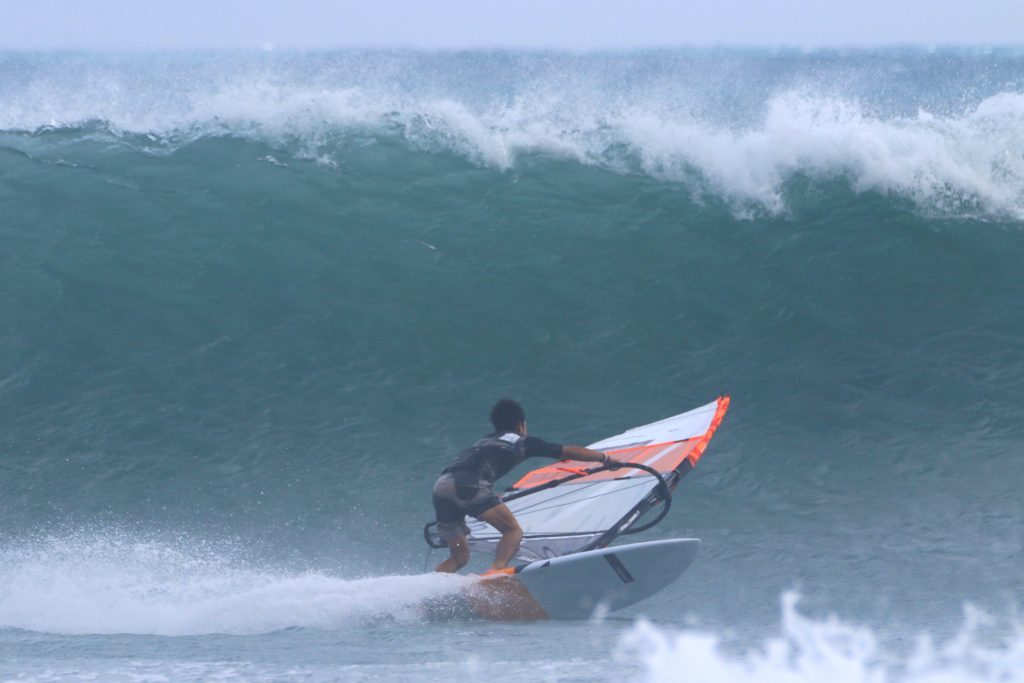 Windsurf Taiwan Dulan - WaGaLiGong Dulan Surf & SUP House & Bar 哇軋力共都蘭衝浪/立槳/酒吧 Taiwan Taitung Dulan