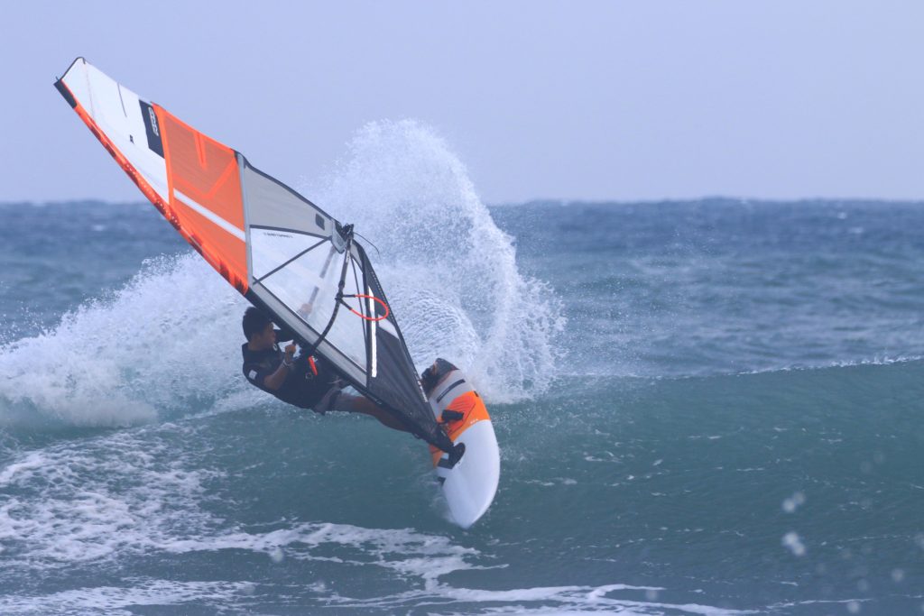 Windsurf Taiwan Dulan - WaGaLiGong Dulan Surf & SUP House & Bar 哇軋力共都蘭衝浪/立槳/酒吧 Taiwan Taitung Dulan