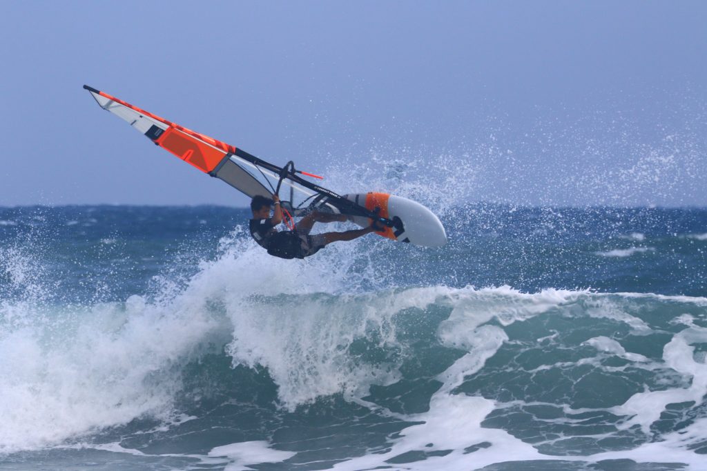 Windsurf Taiwan Dulan - WaGaLiGong Dulan Surf & SUP House & Bar 哇軋力共都蘭衝浪/立槳/酒吧 Taiwan Taitung Dulan