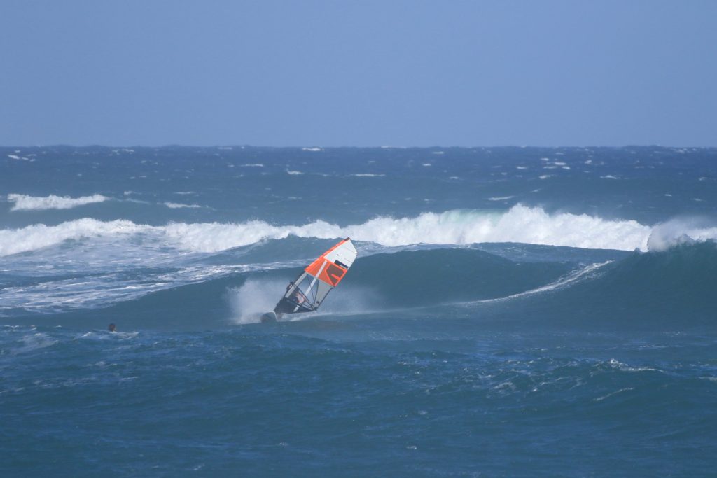 Windsurf Taiwan Dulan - WaGaLiGong Dulan Surf & SUP House & Bar 哇軋力共都蘭衝浪/立槳/酒吧 Taiwan Taitung Dulan