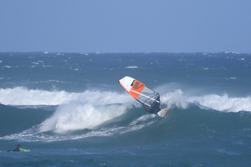 Windsurf Taiwan Dulan - WaGaLiGong Dulan Surf & SUP House & Bar 哇軋力共都蘭衝浪/立槳/酒吧 Taiwan Taitung Dulan