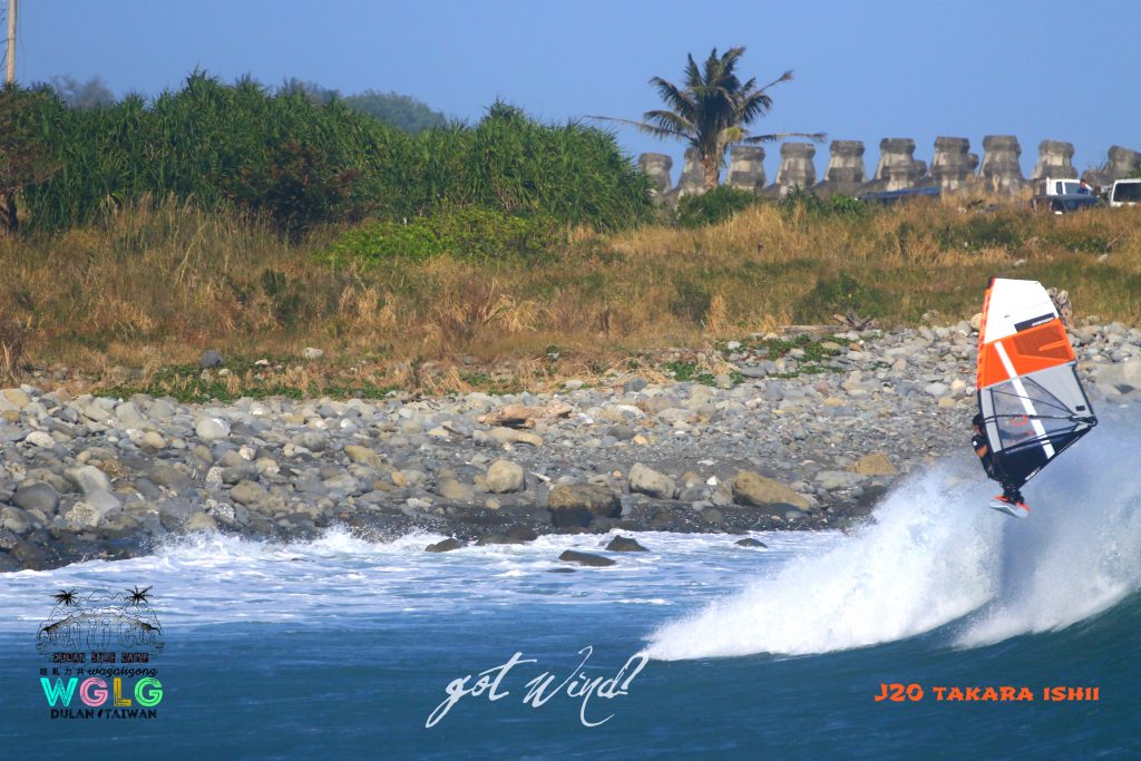 Windsurf Taiwan Dulan - WaGaLiGong Dulan Surf & SUP House & Bar 哇軋力共都蘭衝浪/立槳/酒吧 Taiwan Taitung Dulan