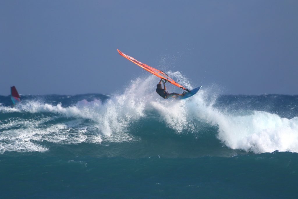 Windsurf Taiwan Dulan - WaGaLiGong Dulan Surf & SUP House & Bar 哇軋力共都蘭衝浪/立槳/酒吧 Taiwan Taitung Dulan