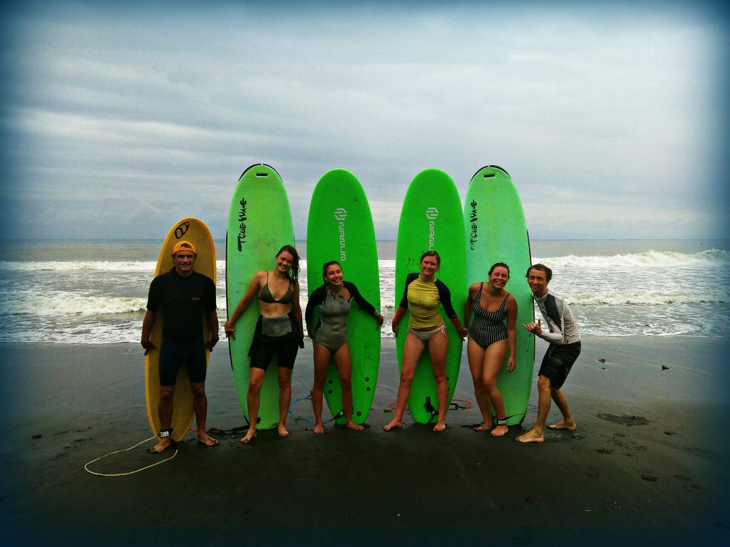 Surf School - WaGaLiGong Dulan Surf & SUP House & Bar 哇軋力共都蘭衝浪/立槳/酒吧 Taiwan Taitung Dulan