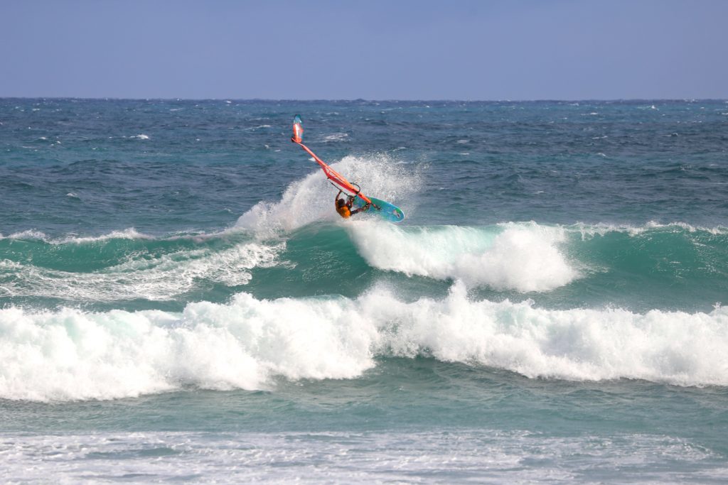 Windsurf Taiwan Dulan - WaGaLiGong Dulan Surf & SUP House & Bar 哇軋力共都蘭衝浪/立槳/酒吧 Taiwan Taitung Dulan