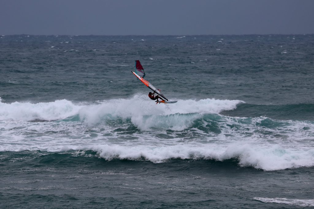 Windsurf Taiwan Dulan - WaGaLiGong Dulan Surf & SUP House & Bar 哇軋力共都蘭衝浪/立槳/酒吧 Taiwan Taitung Dulan