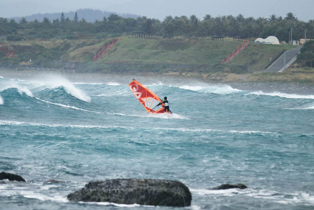 The 2020 Taitung Windsurfing Wave Classic with WaGaLiGong Dulan Surf/SUP House & Bar 哇軋力共都蘭衝浪:立槳:酒吧Windsurf Taiwan Taitung Dulan