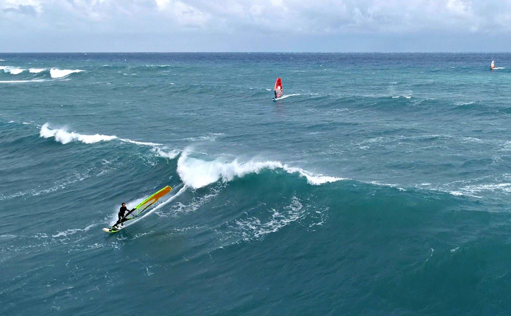 Sessions - Anemoi Windsurfing Dulan Taiwan with WaGaLiGong Dulan Surf/SUP House & Bar 哇軋力共都蘭衝浪:立槳:酒吧 Taiwan Taitung Dulan